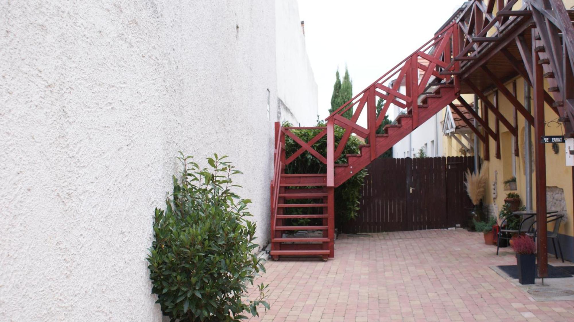 Takacs Vendeghaz 2 Apartment Sopron Luaran gambar